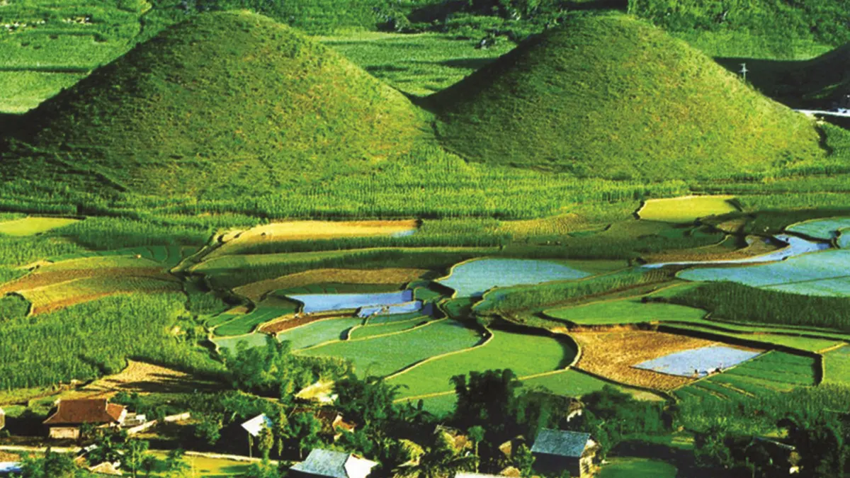 Quan Ba Heaven’s Gate and Fairy Twin Mountains
