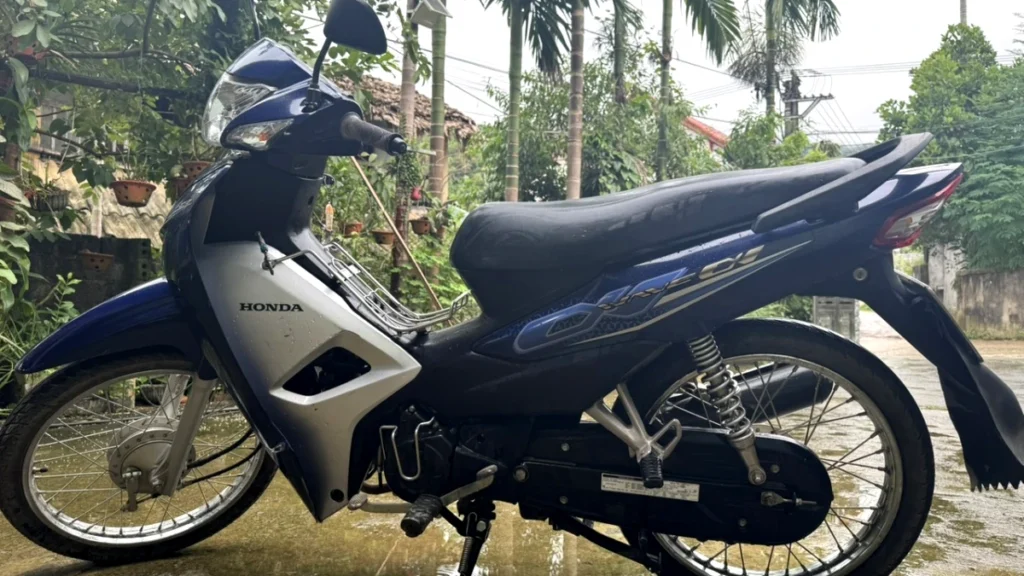 Honda Wave Alpha motorbike to explore the majestic Ha Giang 2025